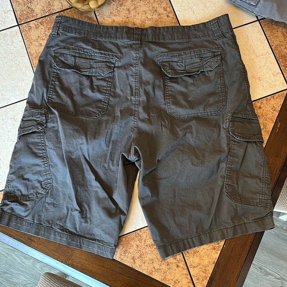 Men’s Unionbay Cargo Shorts - Picture 3 of 5